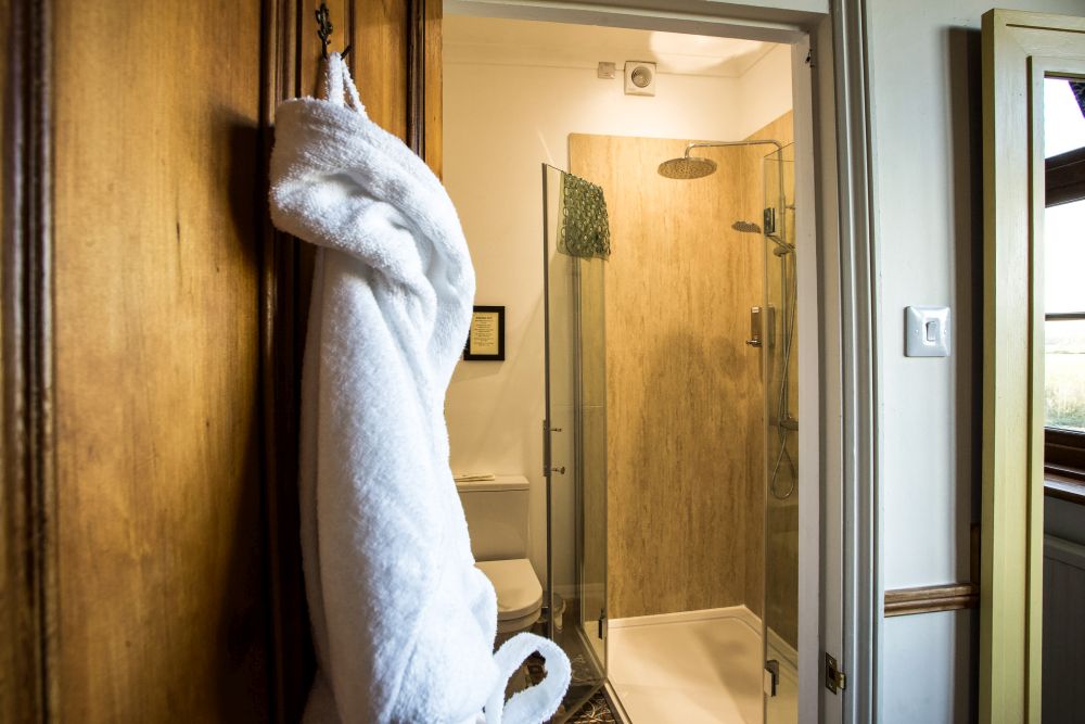 http://Duke's%20Lodge%20bathroom%20in%20The%20Cow%20Shed%20family%20bedroom