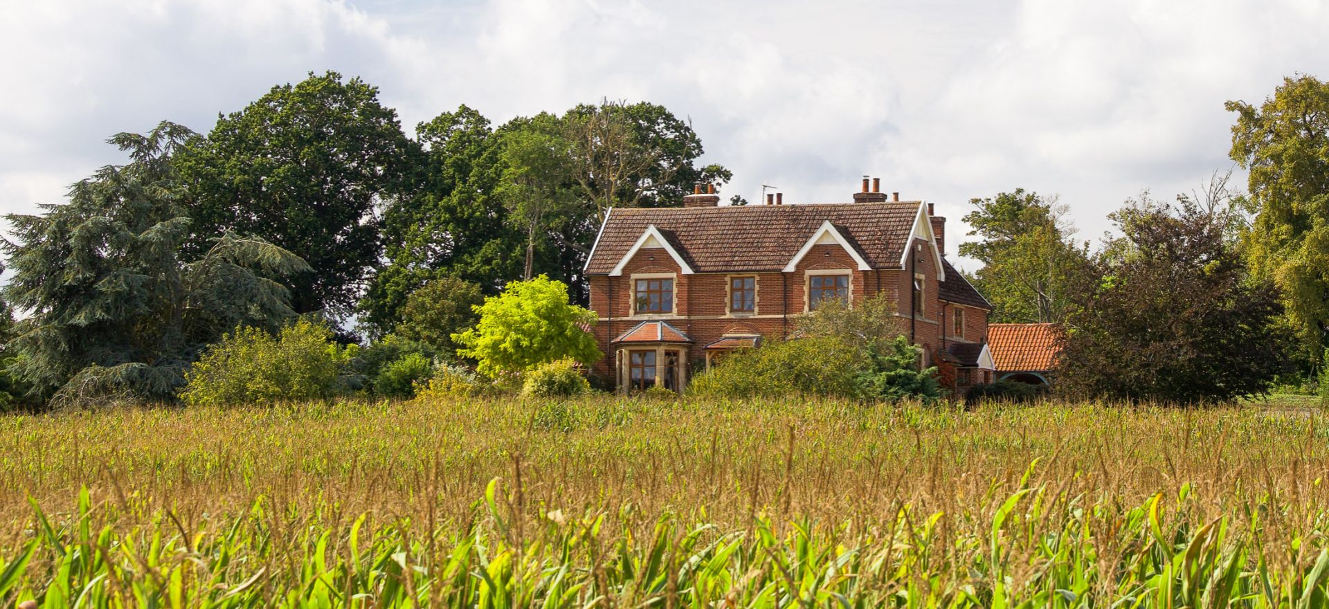 Duke's Lodge - Exterior With Crop in Foreground
