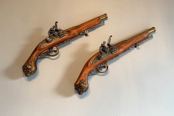 http://Duke's%20Lodge%20-%20Gun%20Room%20pistols