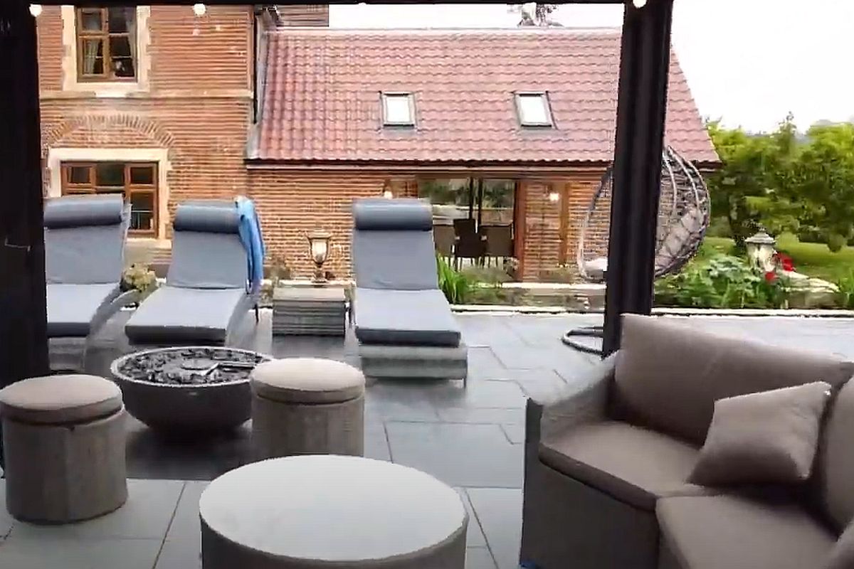 http://Duke's%20Lodge%20-%20Hot%20Tub%20Upper%20Terrace