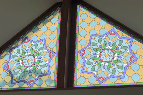 http://Dukes%20Lodge%20-%20Hub%20coloured%20window