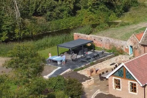 http://Duke's%20Lodge%20-%20Upper%20Terrace%20and%20Sunken%20Garden
