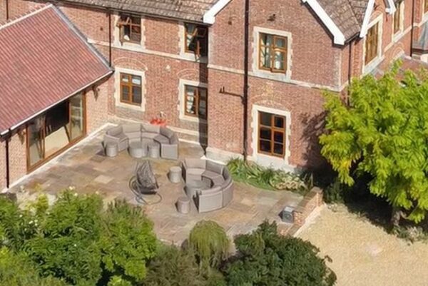 http://Duke's%20Lodge%20-%20South-east%20terrace