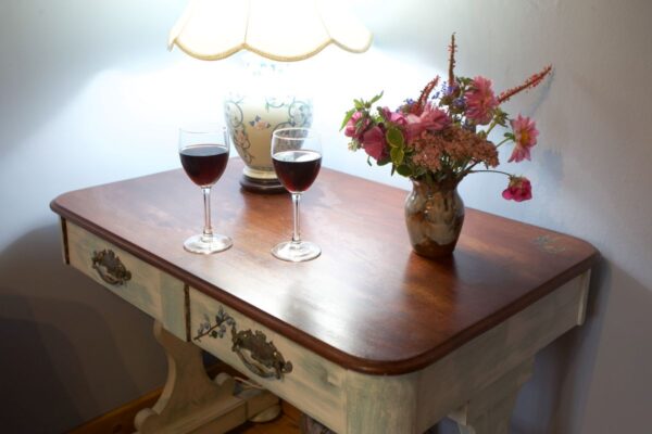 http://Duke's%20Lodge%20-%20The%20Gun%20Room%20bedroom%20detail