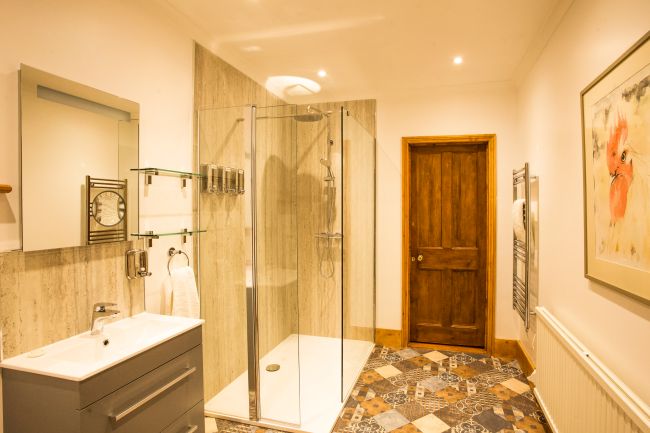 http://Duke's%20Lodge%20-%20Bathroom%20in%20The%20Hen%20House%20bedroom