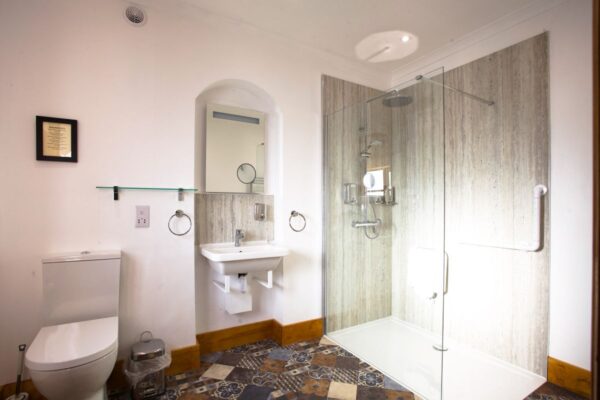 http://Duke's%20Lodge%20-%20Bathroom%20in%20The%20Stable%20bedroom