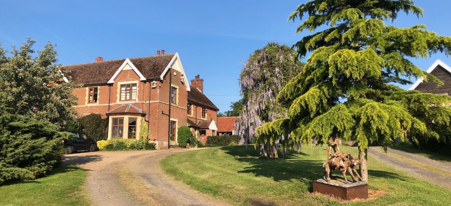 Duke's Lodge Norfolk self-catering for 16 - gardens